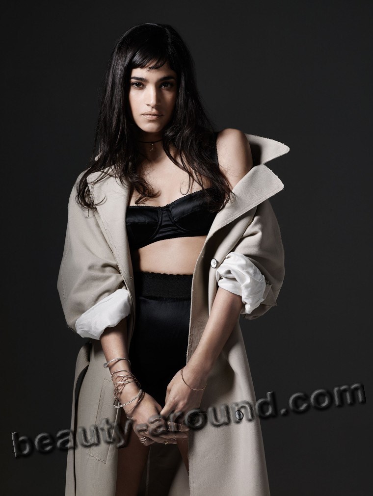 Sofia Boutella sexy Algerian-French dancer photo