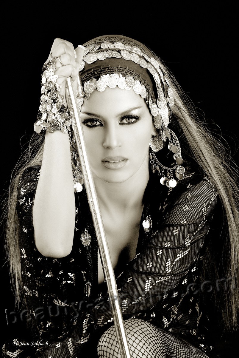 Амелия Зидан танцовщица беллиденса из Алжира фото