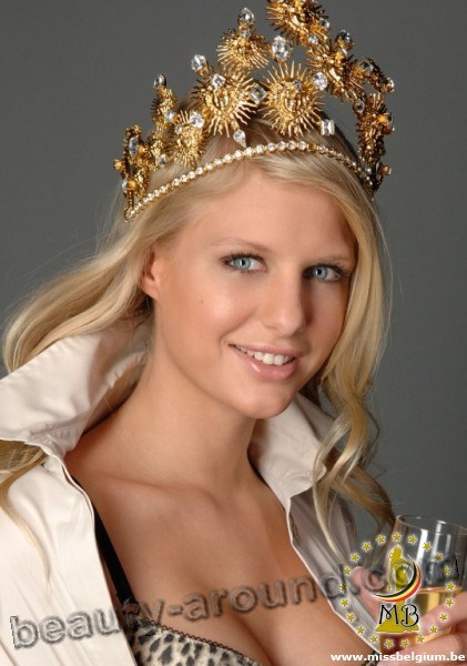 Annelien Coorevits beauty Belgian TV-presenter photo