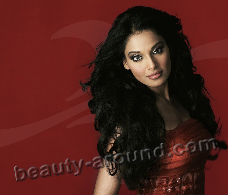 Красивая бенгальская девушка Бипаша Басу / Bipasha Basu индийская актриса и модель фото
