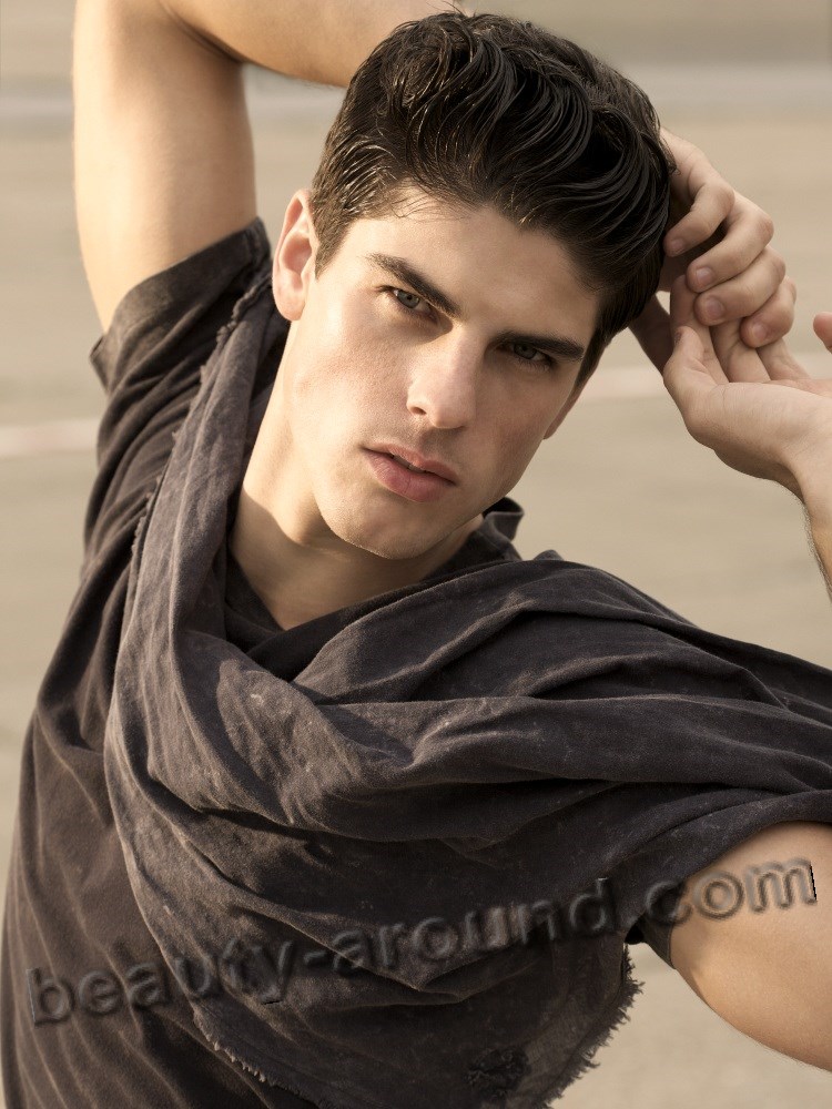  Evandro Soldati  is a Brazilian male model photo
