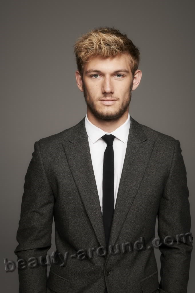 handsome British men Alexander Richard «Alex» Pettyfer, English actor