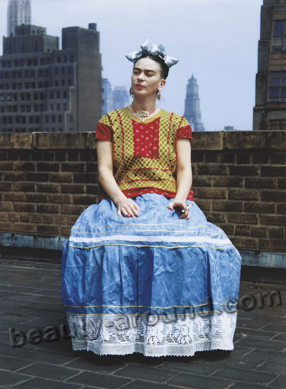 Фрида Кало в национальной одежде фото