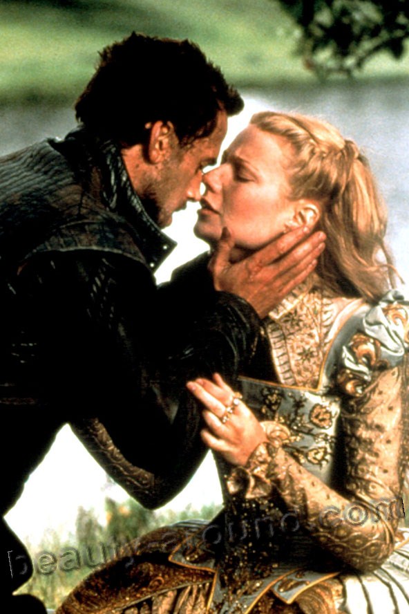 Влюбленный Шекспир / Shakespeare in Love (1999) Джозеф Файнс и Гвинет Пэлтроу, фото лучший поцелуй, кадры из фильма
