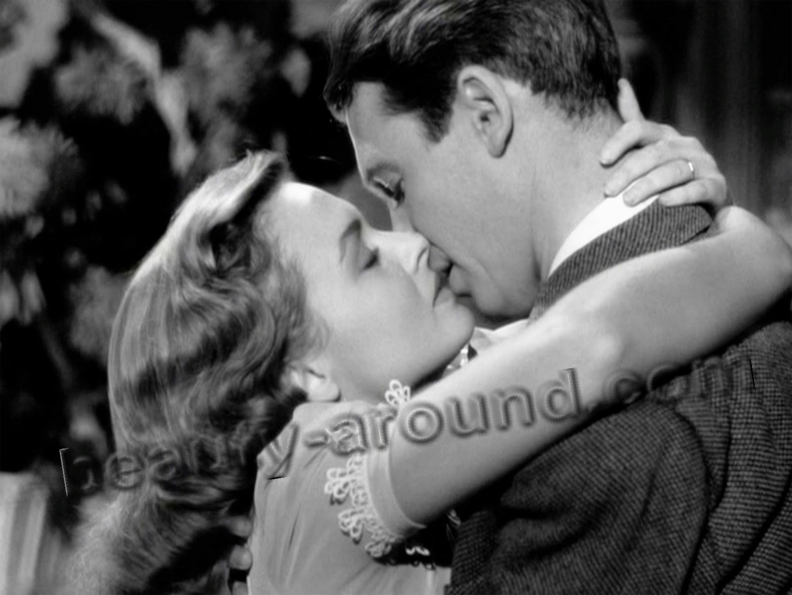 Эта замечательная жизнь / It's a Wonderful Life (1946) Джеймс Стюарт и Донна Рид, фото лучший поцелуй, кадры из фильма