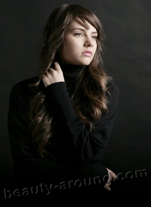 Natasha Petroviс actress of Serbian descent photo