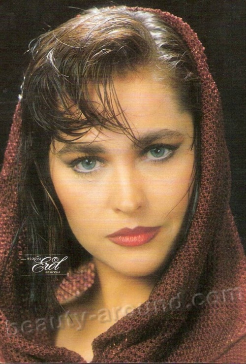Hulya Avsar Turkish actress photo
