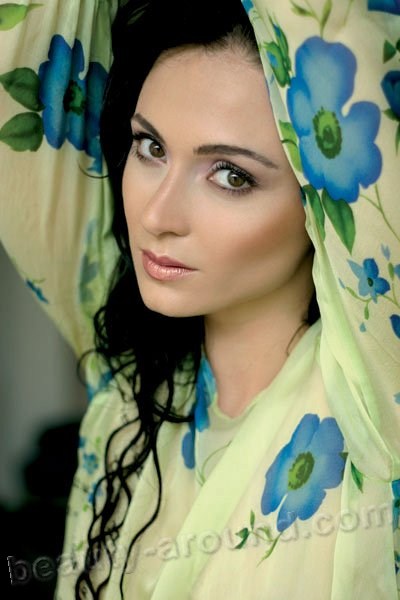 Ceyda Duvenci Turkish actress photo