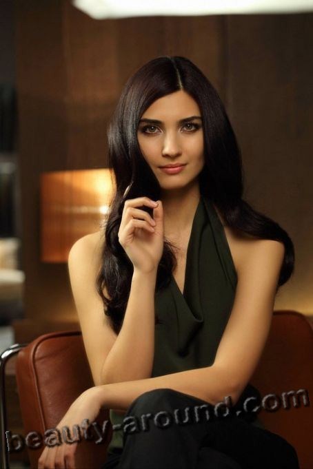 Tuba Buyukustun very beautiful Turkish woman photo