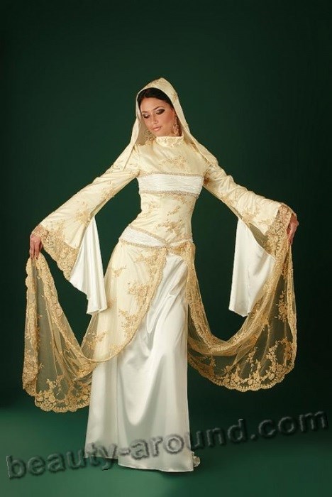 Чеченская невеста в свадебном наряде абайя фото