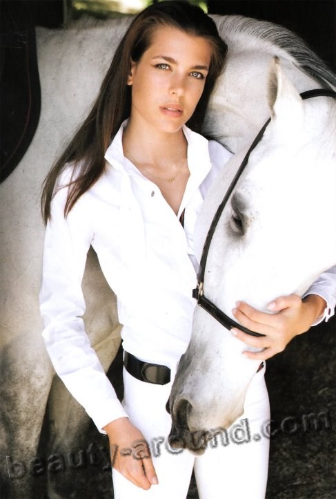 Шарлотт Казираги / Charlotte Casiraghi фото с лошадью