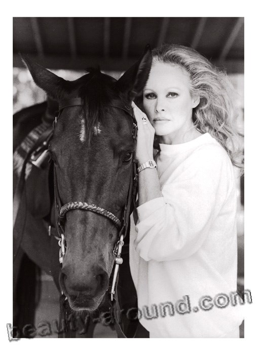  Ursula Andress with white horse photos