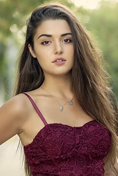 Hande Ercel photo