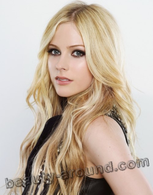 Avril Lavigne Canadian-French beautiful singer photo