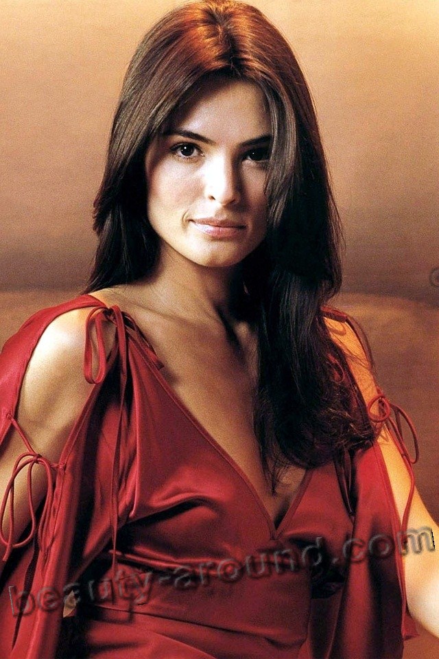 Талиса Сото / Talisa Soto в роли Люп Ламора в фильме Лицензия на убийство О Джеймсе Бонде Агент 007  — американская актриса.