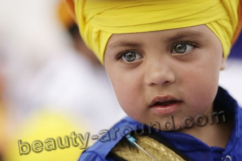 Индийский мальчик (сикх) фото