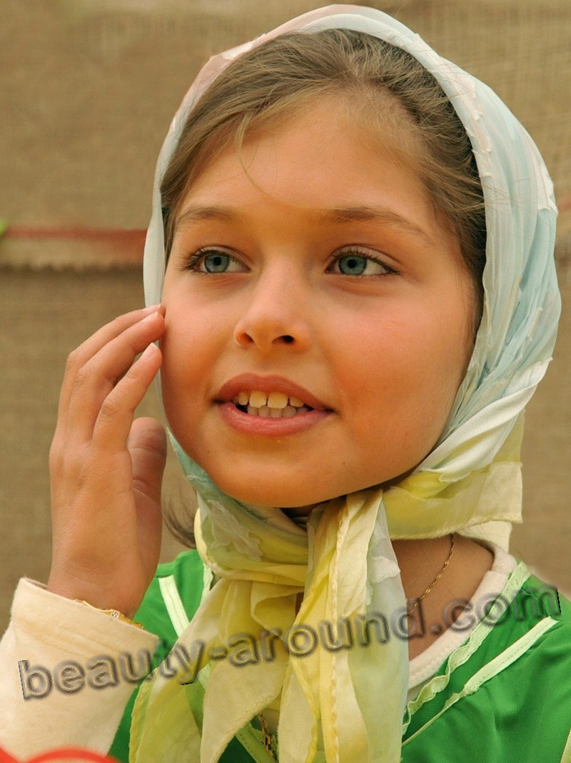 beautiful Iranian girl photo