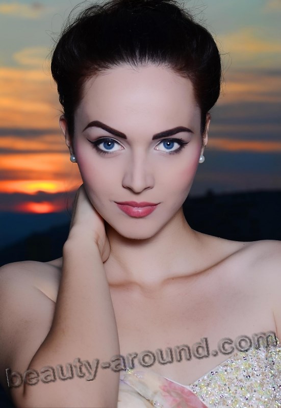 Beautiful Bosnian Women Idda van Munster pin up girl