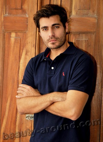 Thiago Ribeiro Lacerda is a Brazilian actor photo 