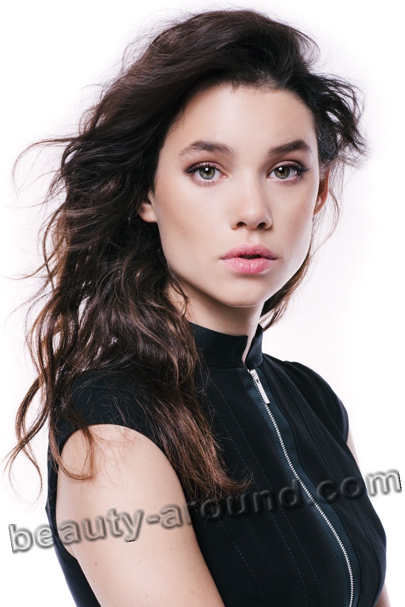 Astrid Berges-Frisbey Catalan woman photo