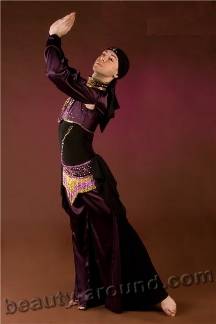 Ратхан - танцовщик мужского танца живота