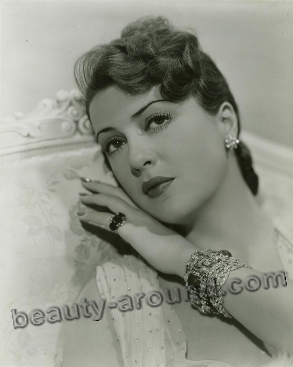  Gypsy Rose Lee  American burlesque dancer photo 