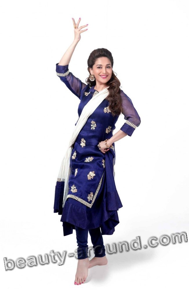 Мадхури Дикшит красивая танцующая актриса фото