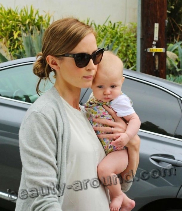 Emily Blunt wiht daughter Hazel photos