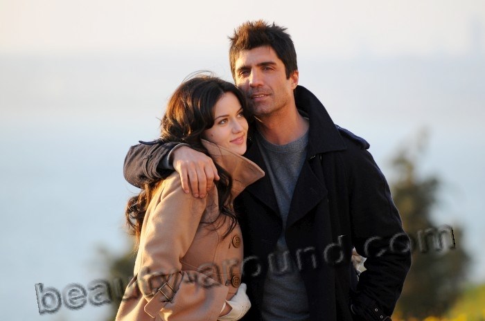 Fahriye Evcen and  Ozcan Deniz photo