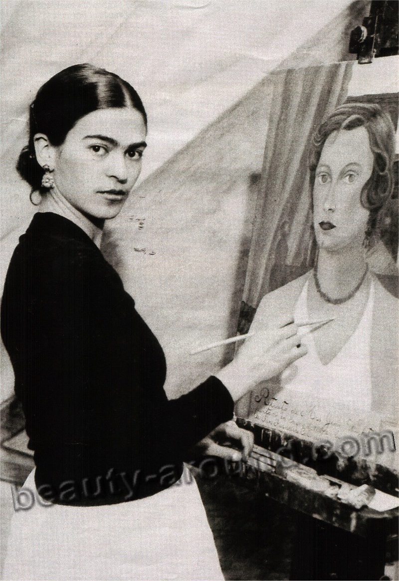 Фрида Кало рисует портрет фото