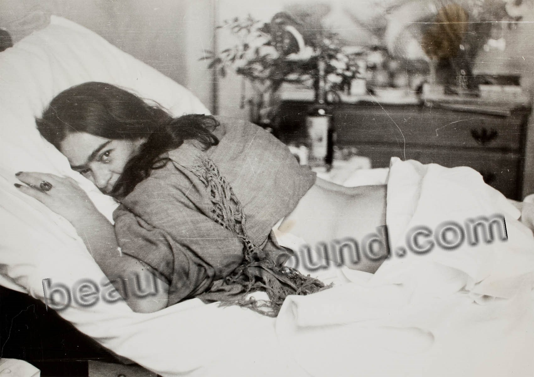 Фрида Кало прикована к постели фото