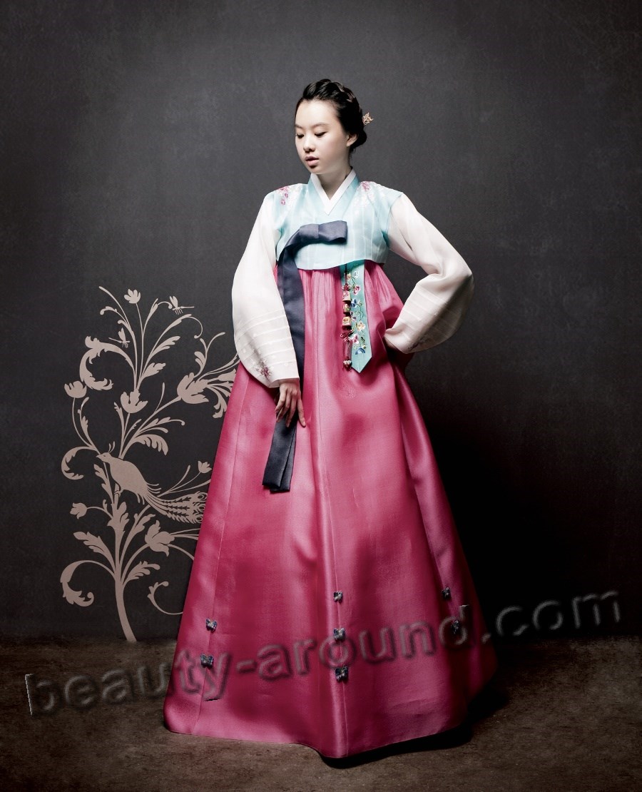 Korean girl in Hanbok photo