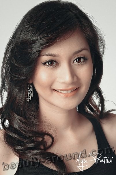 beautiful Indonesian women photos, Miss Indonesia Tourism 2009, Ayu Pratiwi - actress and model from Indonesia