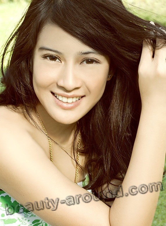 Dian Sastrowardoyo photo, Indonesian model and actress, beautiful Indonesian women photos