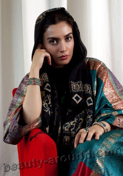 Leila Zare  иранская актриса в мусульманском платке фото