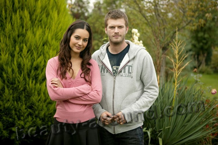 Kivanc Tatlitug and Sedef Avci