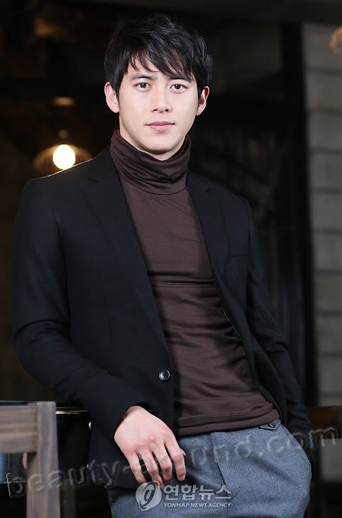 Go Soo Handsome Korean Guy pictures