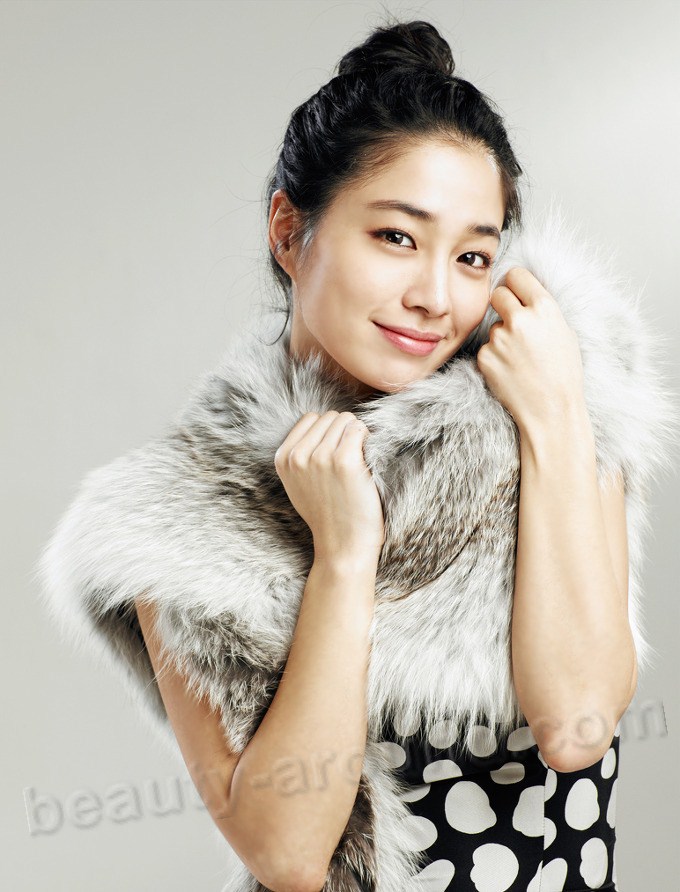 Lee Min Jung / Yi Min Jeong Prettiest Women in South Korea photo