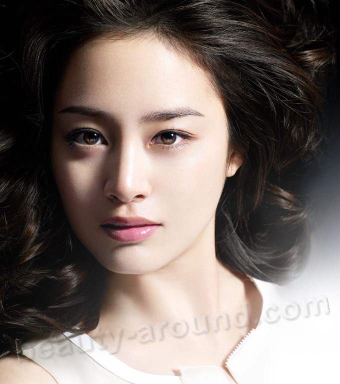  Kim Tae Hee  South Korean actress and model photo