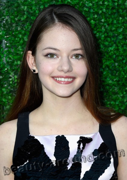 Mackenzie Foy with her hair Photo