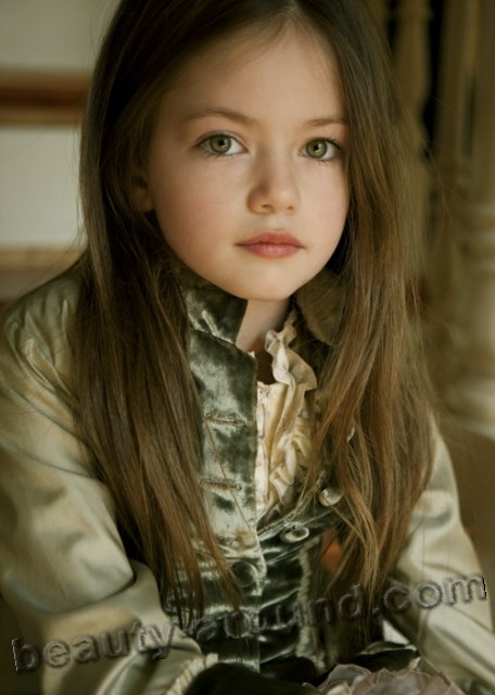 Mackenzie Foy young model photo