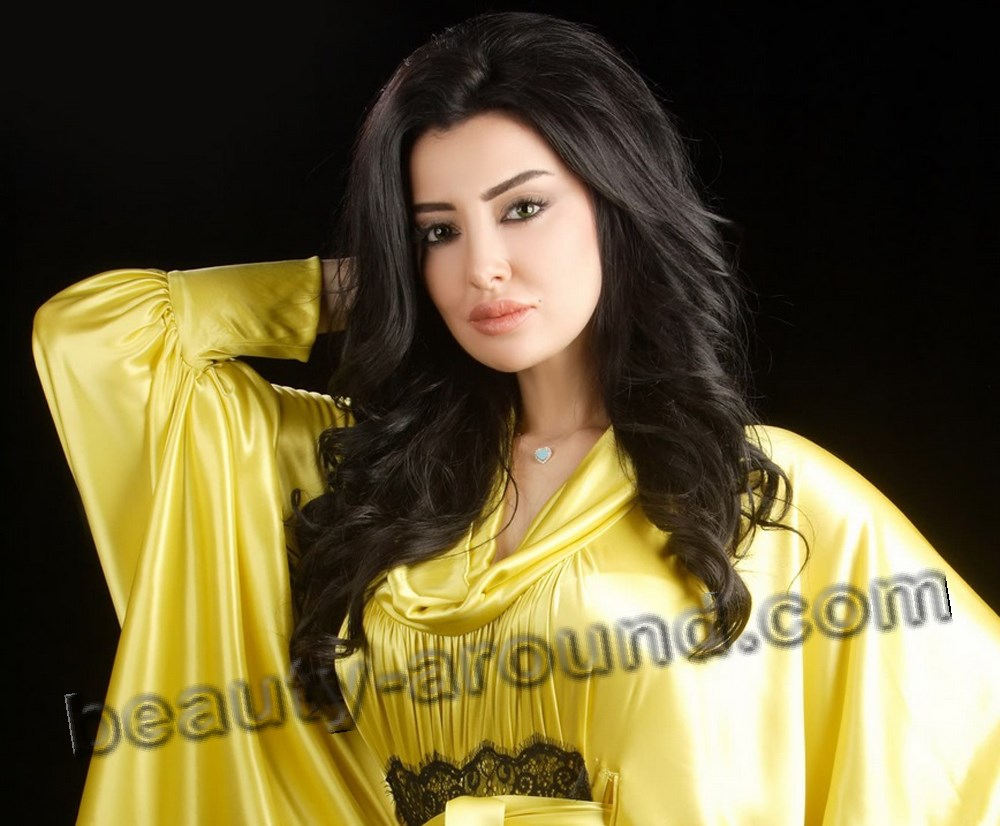 Mayssa Maghrebi in maroccan kaftan photo