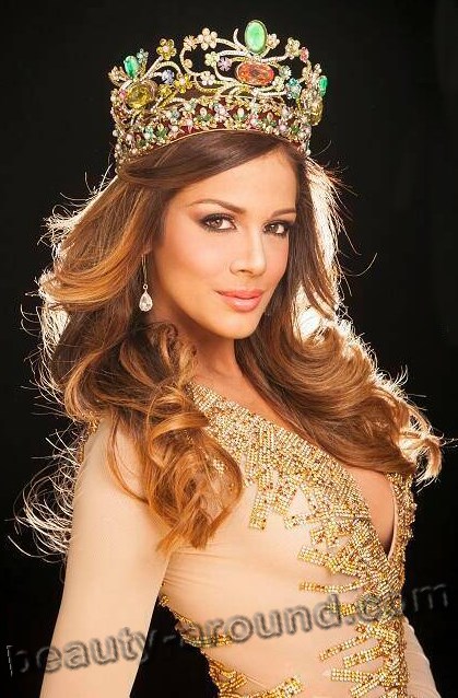 Miss Earth 2013 Alyz Henrich (Venezuela) photos