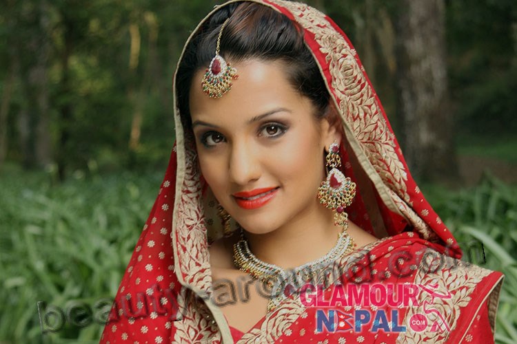  Priyanka Karki непальская актриса в сари фото