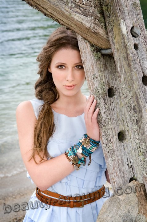 Lizzie Marvelly New Zealand singer soprano photo