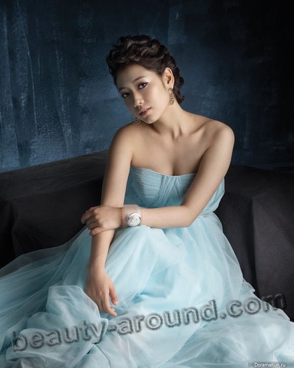 Пак Шин Хе в вечернем платье фото
