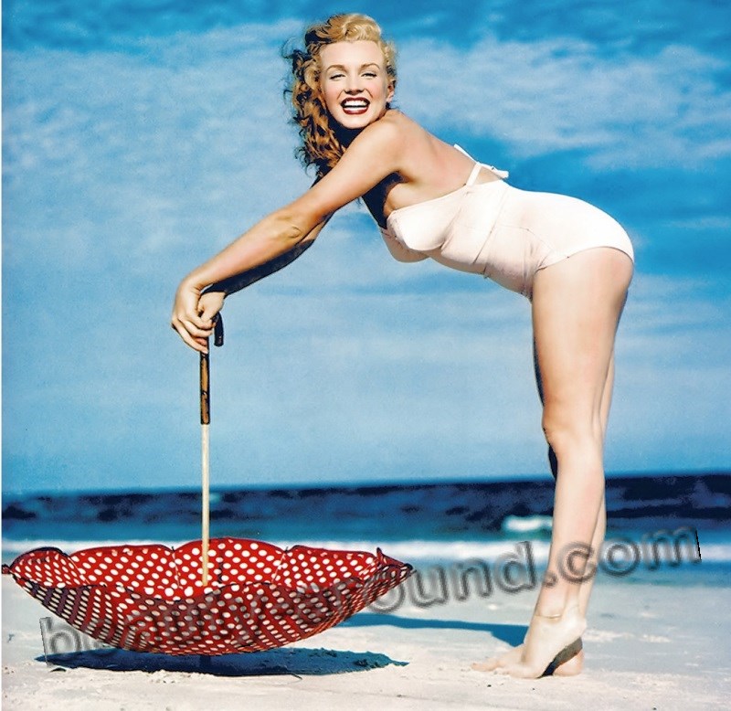 Marilyn Monroe in a swimsuit photo