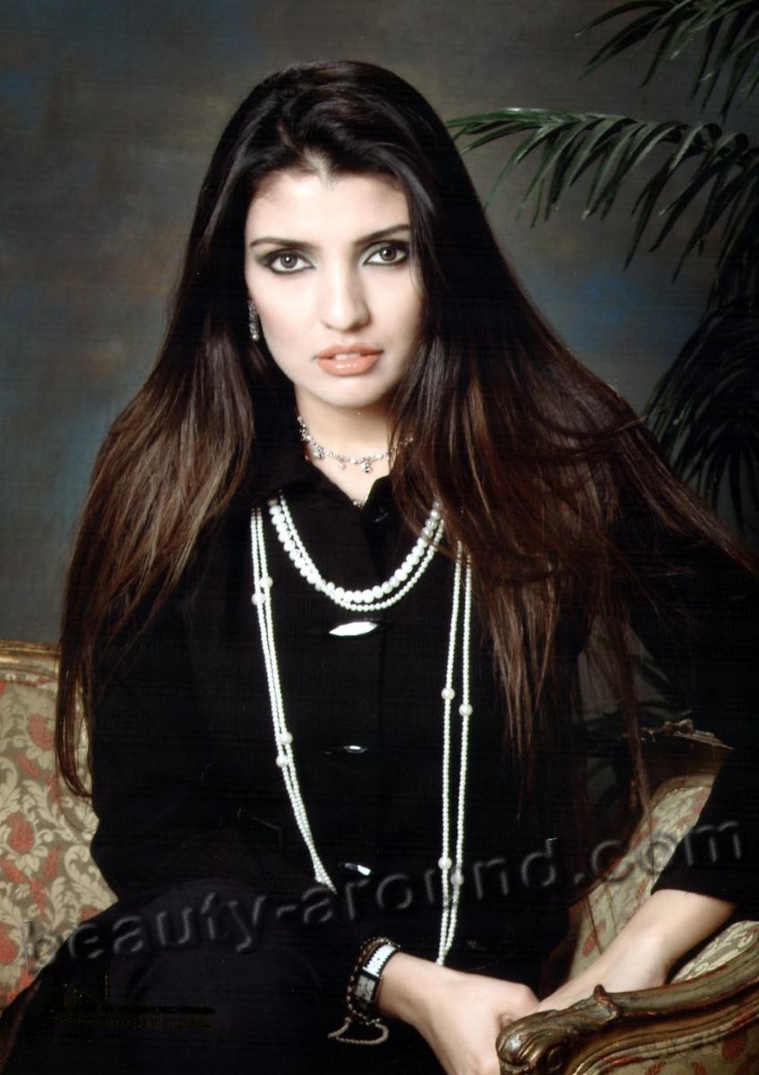 Nadine Al-Budair most beautiful Saudi TV Host picture