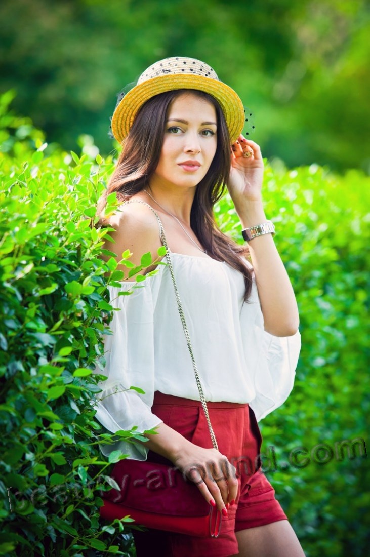 Sofia Nikitchuk in hat photo