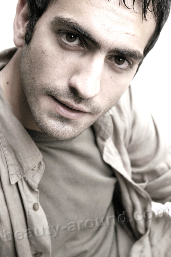 Bugra Gulsoy turkish actor photo